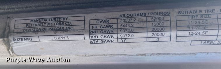 image for item DM3997 2006 Peterbilt 385  semi truck