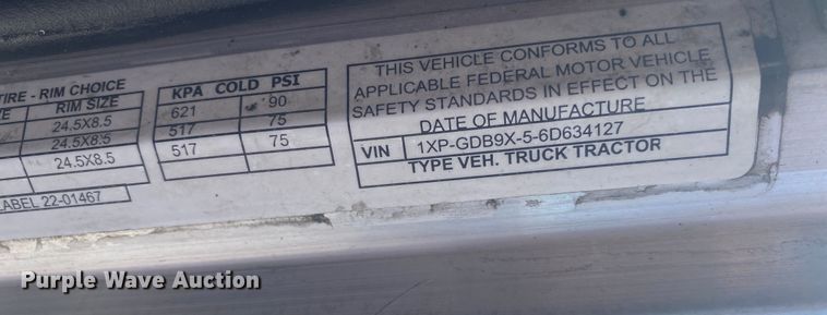 image for item DM3997 2006 Peterbilt 385  semi truck