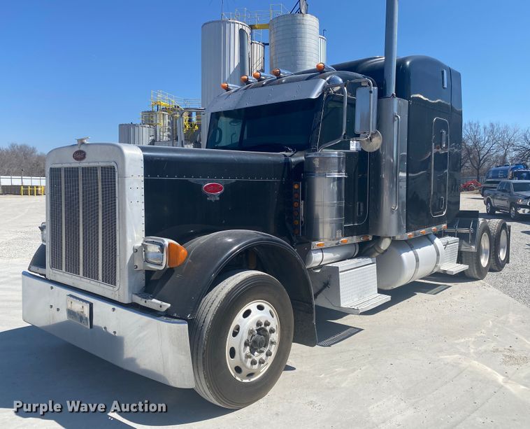 image for item DM3998 2007 Peterbilt 379  semi truck