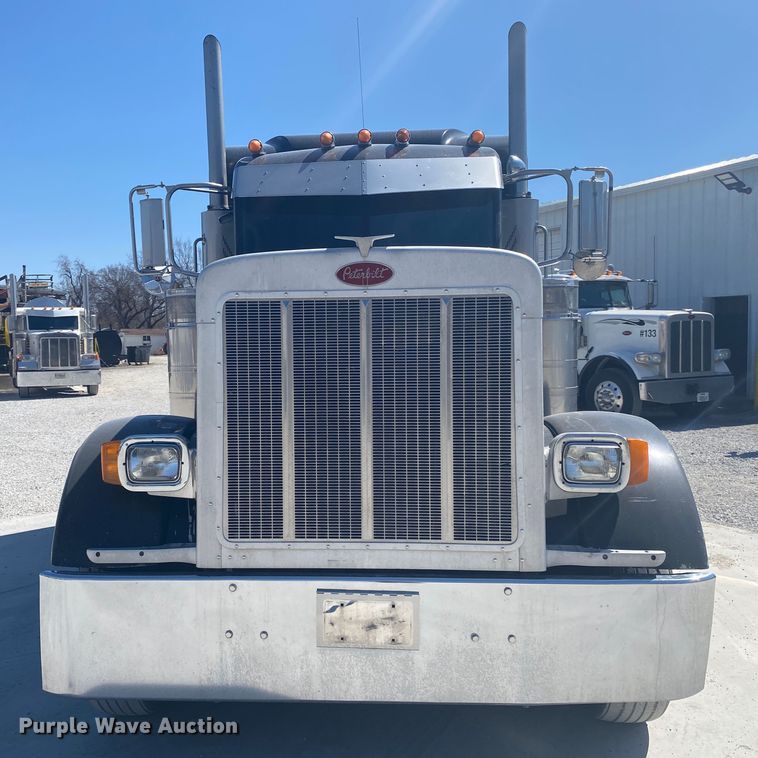 image for item DM3998 2007 Peterbilt 379  semi truck