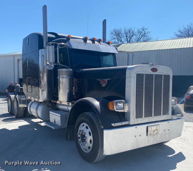 image for item DM3998 2007 Peterbilt 379  semi truck