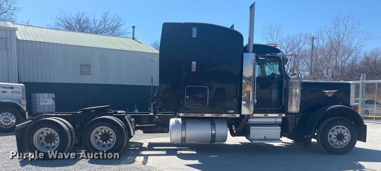 image for item DM3998 2007 Peterbilt 379  semi truck