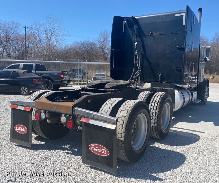 image for item DM3998 2007 Peterbilt 379  semi truck