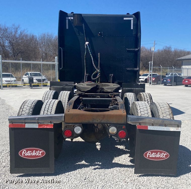 image for item DM3998 2007 Peterbilt 379  semi truck