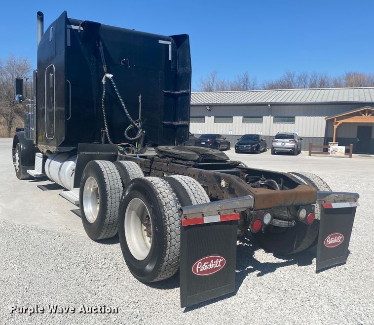 image for item DM3998 2007 Peterbilt 379  semi truck