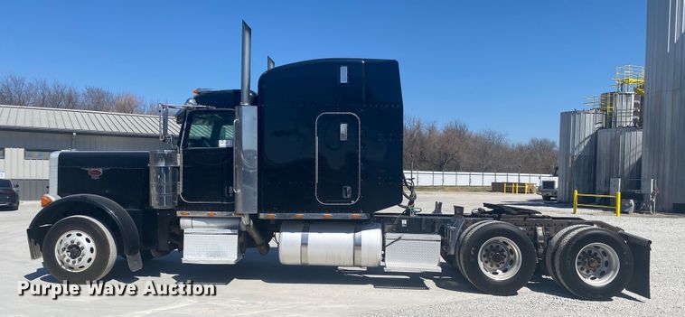 image for item DM3998 2007 Peterbilt 379  semi truck