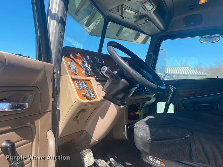 image for item DM3998 2007 Peterbilt 379  semi truck