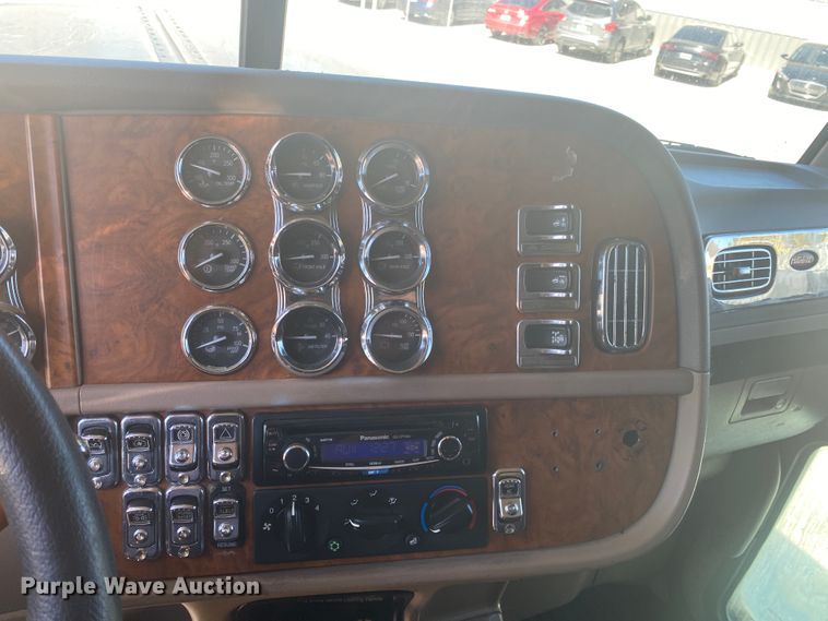 image for item DM3998 2007 Peterbilt 379  semi truck