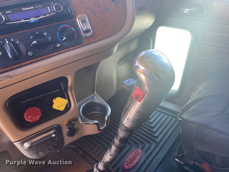 image for item DM3998 2007 Peterbilt 379  semi truck