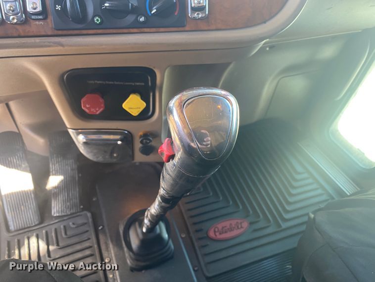 image for item DM3998 2007 Peterbilt 379  semi truck