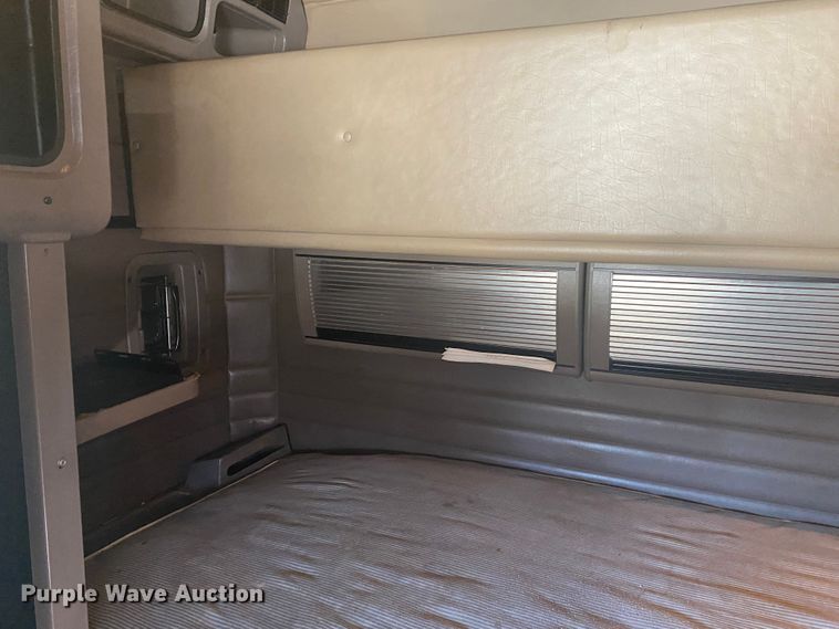 image for item DM3998 2007 Peterbilt 379  semi truck