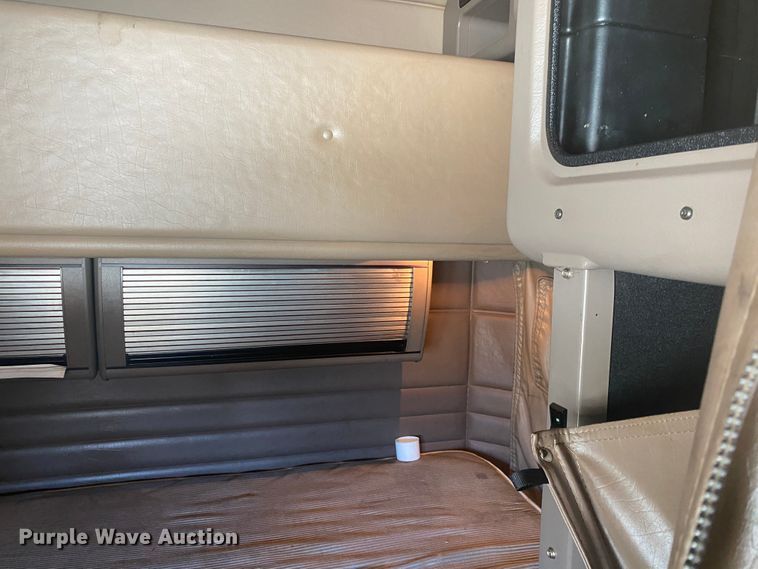 image for item DM3998 2007 Peterbilt 379  semi truck