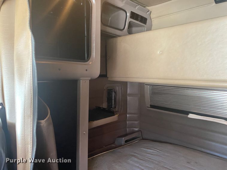 image for item DM3998 2007 Peterbilt 379  semi truck