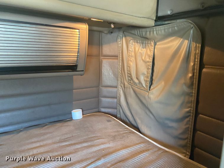 image for item DM3998 2007 Peterbilt 379  semi truck