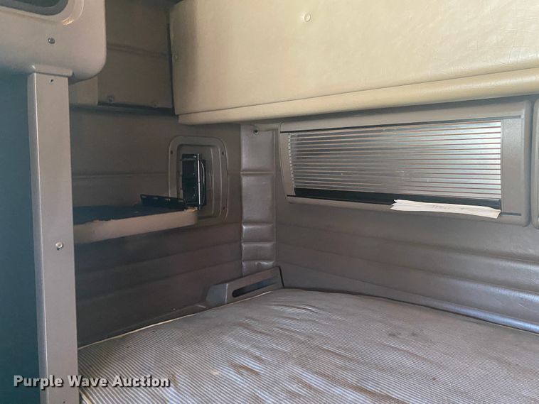 image for item DM3998 2007 Peterbilt 379  semi truck