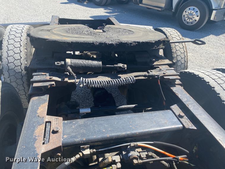 image for item DM3998 2007 Peterbilt 379  semi truck