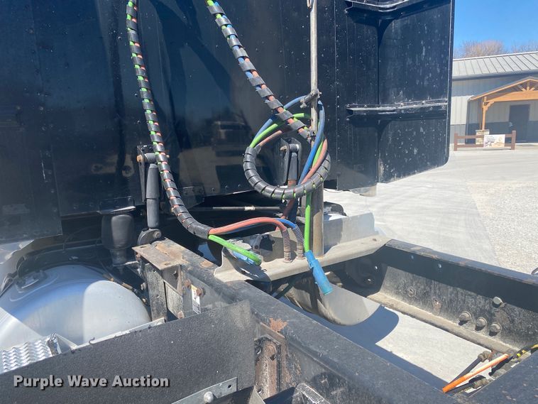 image for item DM3998 2007 Peterbilt 379  semi truck