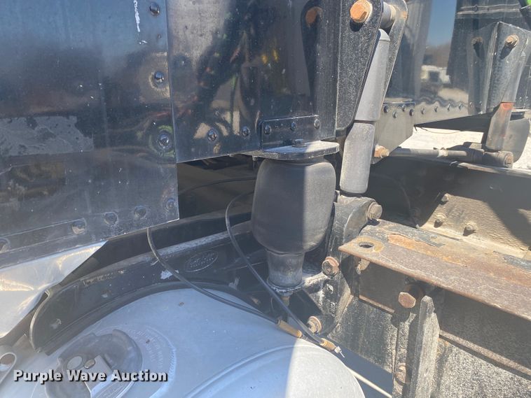 image for item DM3998 2007 Peterbilt 379  semi truck