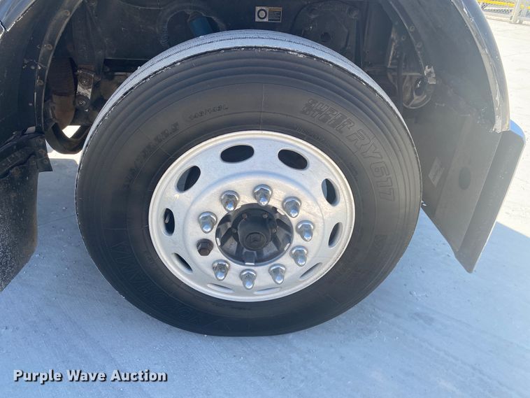 image for item DM3998 2007 Peterbilt 379  semi truck