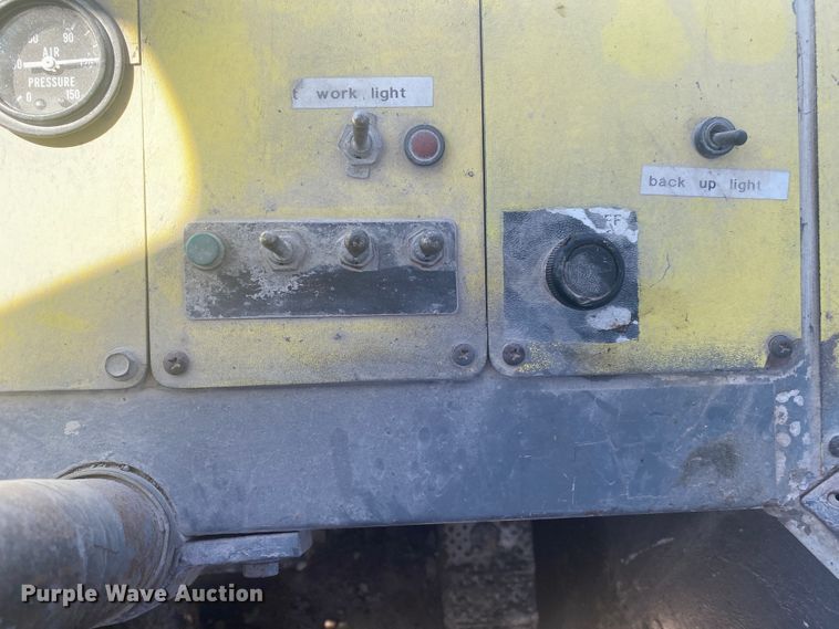 image for item DM3999 1985 Ottawa 30  yard truck