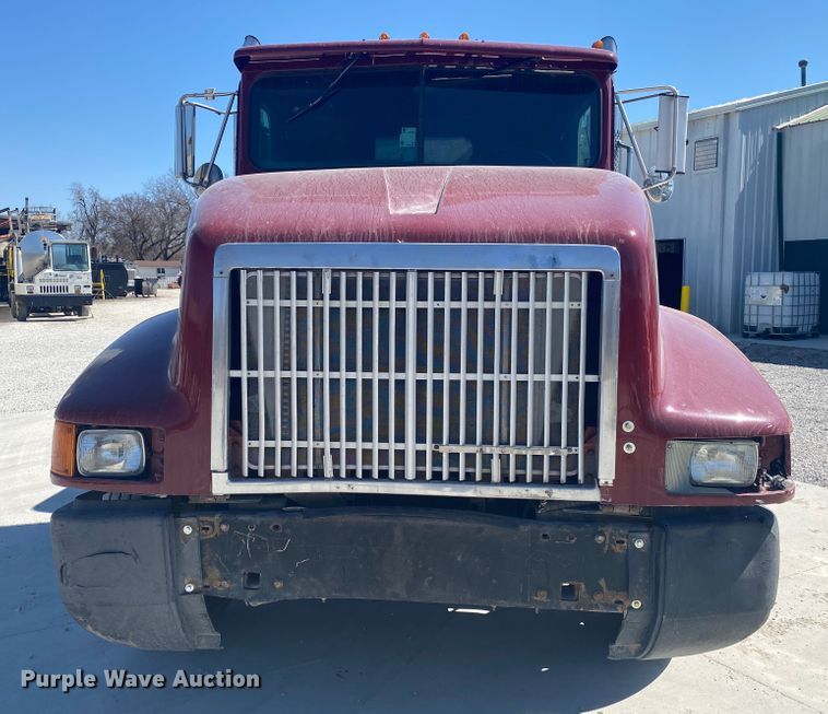 image for item DM4000 1990 International 9400  vacuum truck