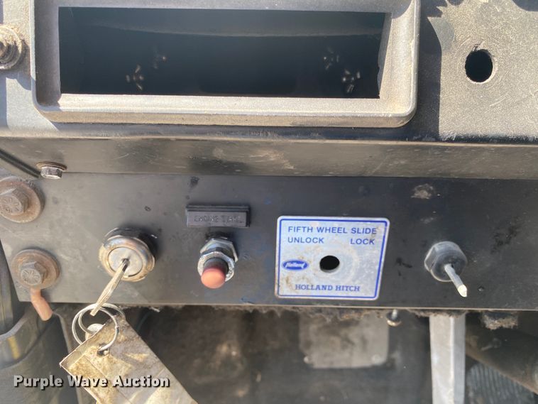 image for item DM4000 1990 International 9400  vacuum truck