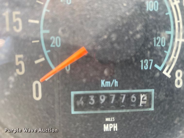 image for item DM4000 1990 International 9400  vacuum truck