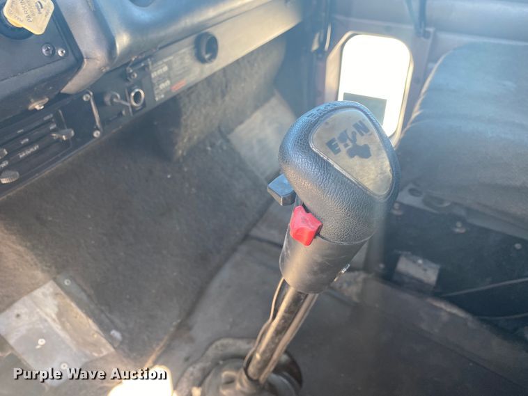 image for item DM4000 1990 International 9400  vacuum truck