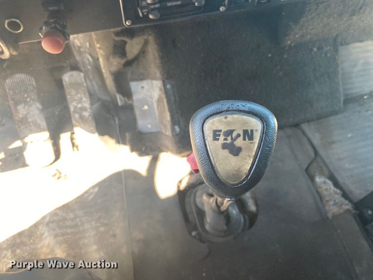 image for item DM4000 1990 International 9400  vacuum truck