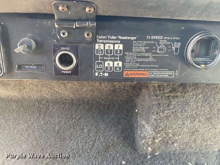 image for item DM4000 1990 International 9400  vacuum truck