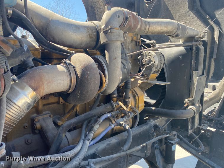 image for item DM4000 1990 International 9400  vacuum truck