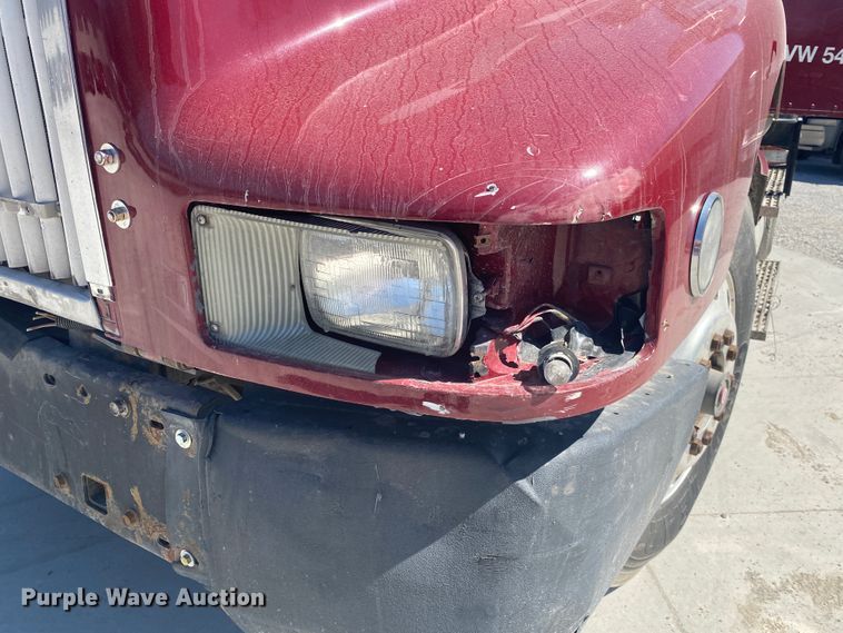 image for item DM4000 1990 International 9400  vacuum truck