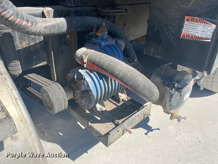 image for item DM4000 1990 International 9400  vacuum truck