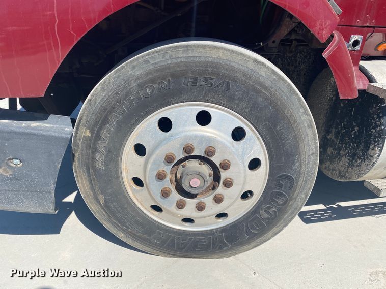 image for item DM4000 1990 International 9400  vacuum truck