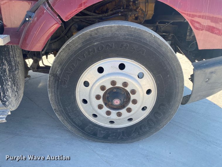 image for item DM4000 1990 International 9400  vacuum truck