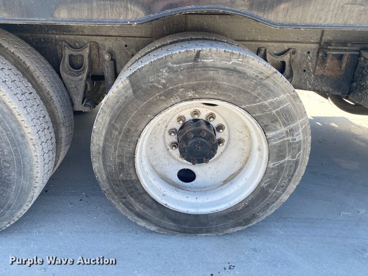 image for item DM4000 1990 International 9400  vacuum truck