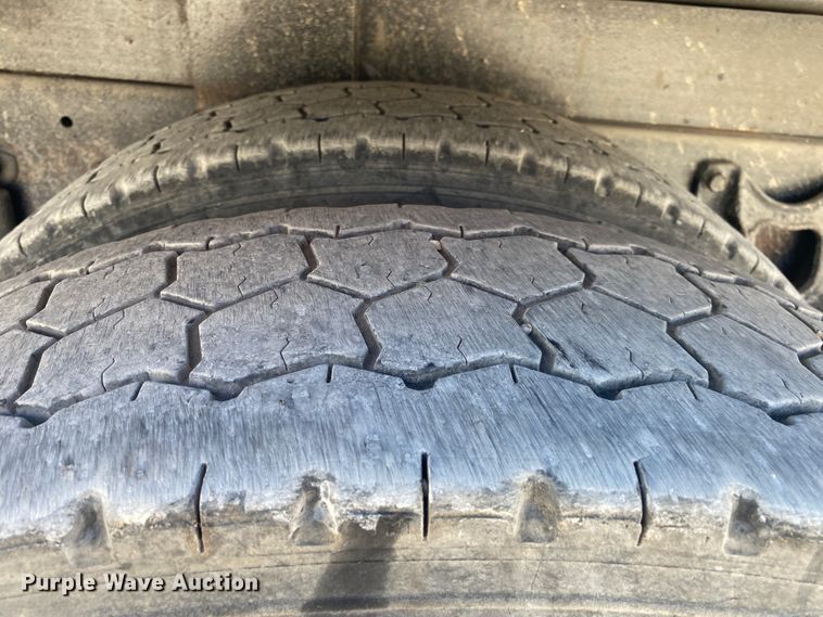 image for item DM4000 1990 International 9400  vacuum truck