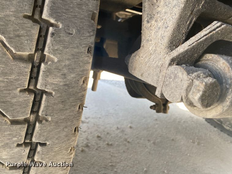 image for item DM4000 1990 International 9400  vacuum truck