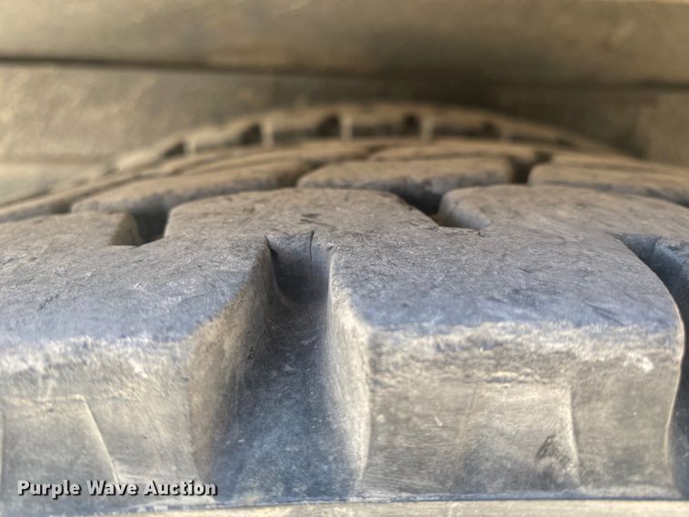 image for item DM4000 1990 International 9400  vacuum truck