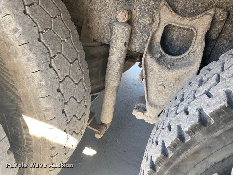 image for item DM4000 1990 International 9400  vacuum truck