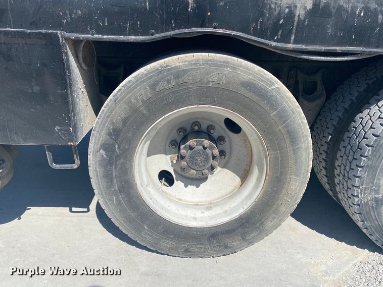 image for item DM4000 1990 International 9400  vacuum truck