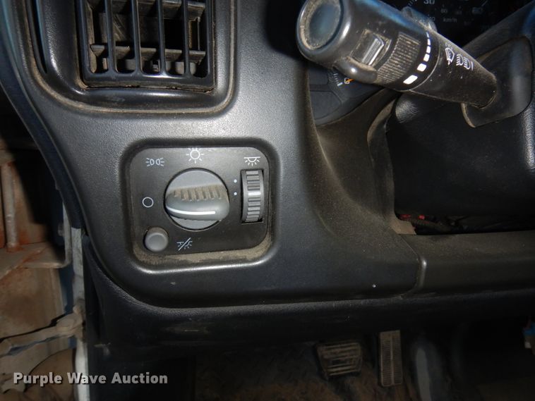 image for item DM5396 2003 Chevrolet C4500  dump truck