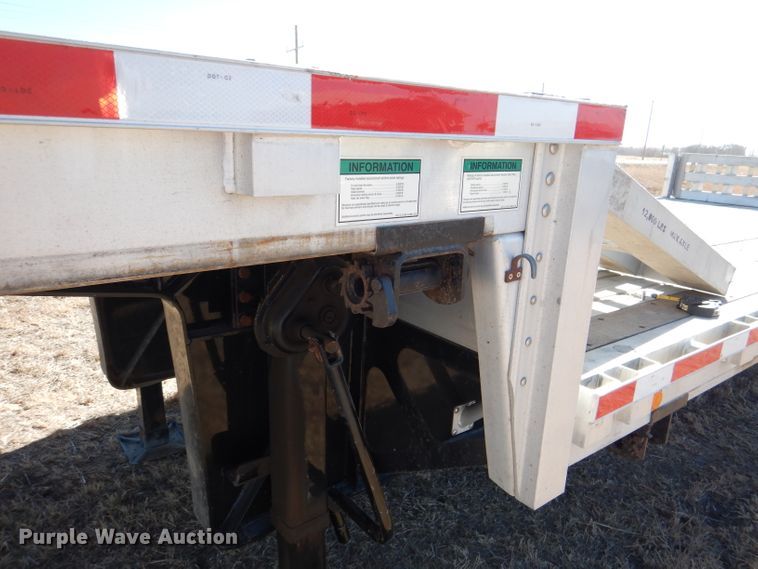 image for item DR0867 2004 Wilson CFD900  drop deck trailer