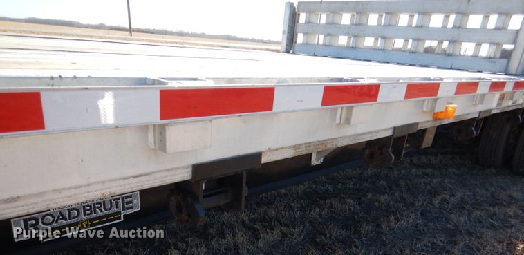 image for item DR0867 2004 Wilson CFD900  drop deck trailer