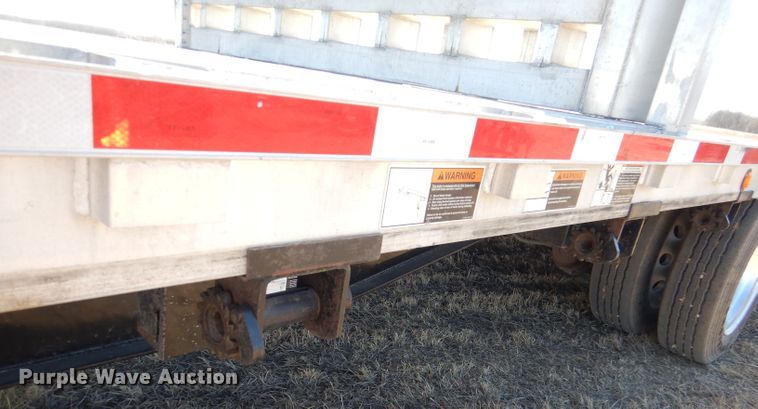image for item DR0867 2004 Wilson CFD900  drop deck trailer