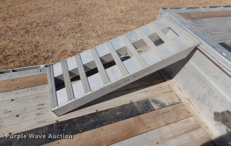 image for item DR0867 2004 Wilson CFD900  drop deck trailer