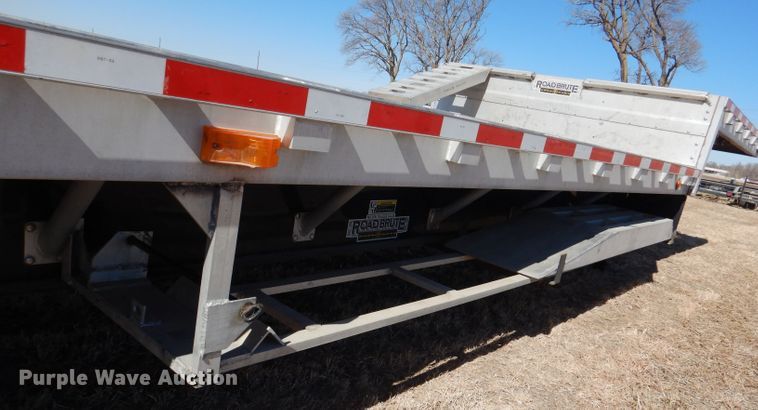 image for item DR0867 2004 Wilson CFD900  drop deck trailer