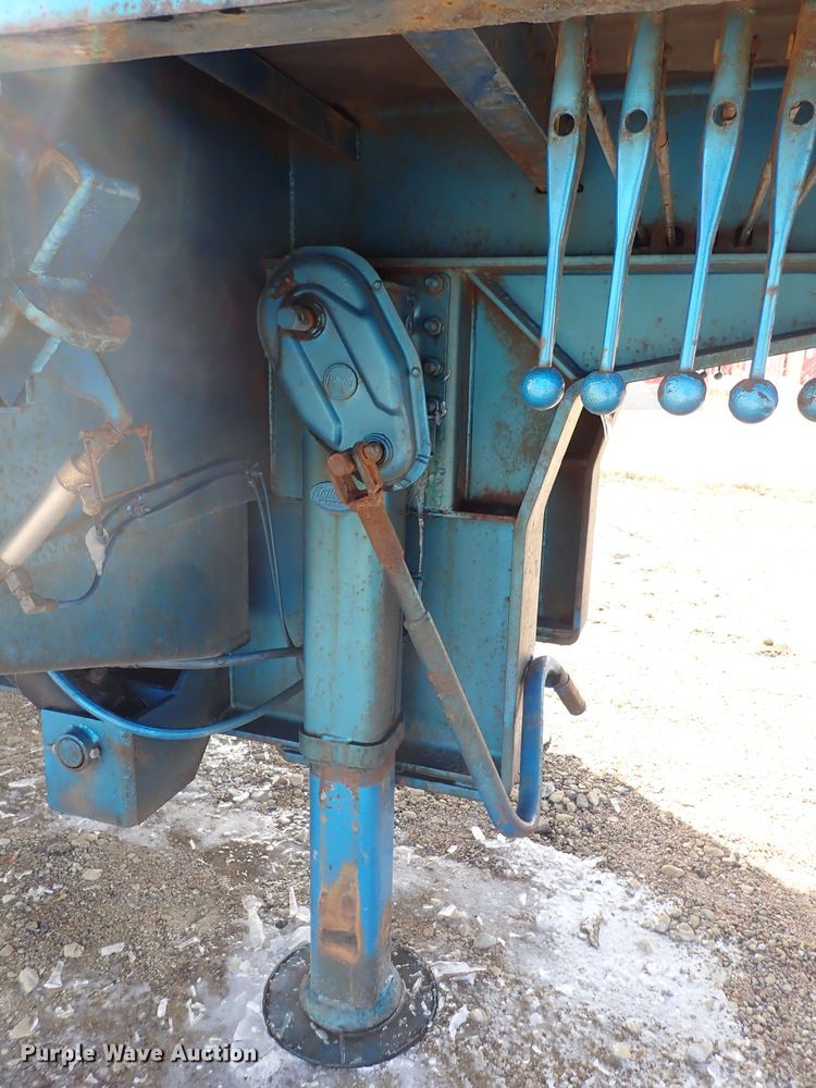 image for item DS7029 2004 Ledwell  drop deck trailer