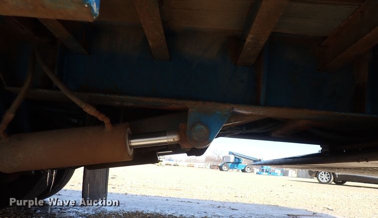 image for item DS7029 2004 Ledwell  drop deck trailer