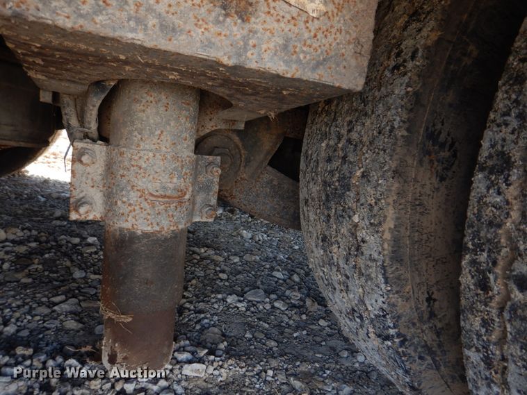 image for item IM9641 1997 Landoll  drop deck equipment trailer